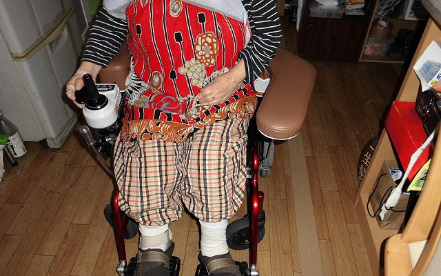 介護保険で作った車椅子が身体に合わなかった女性